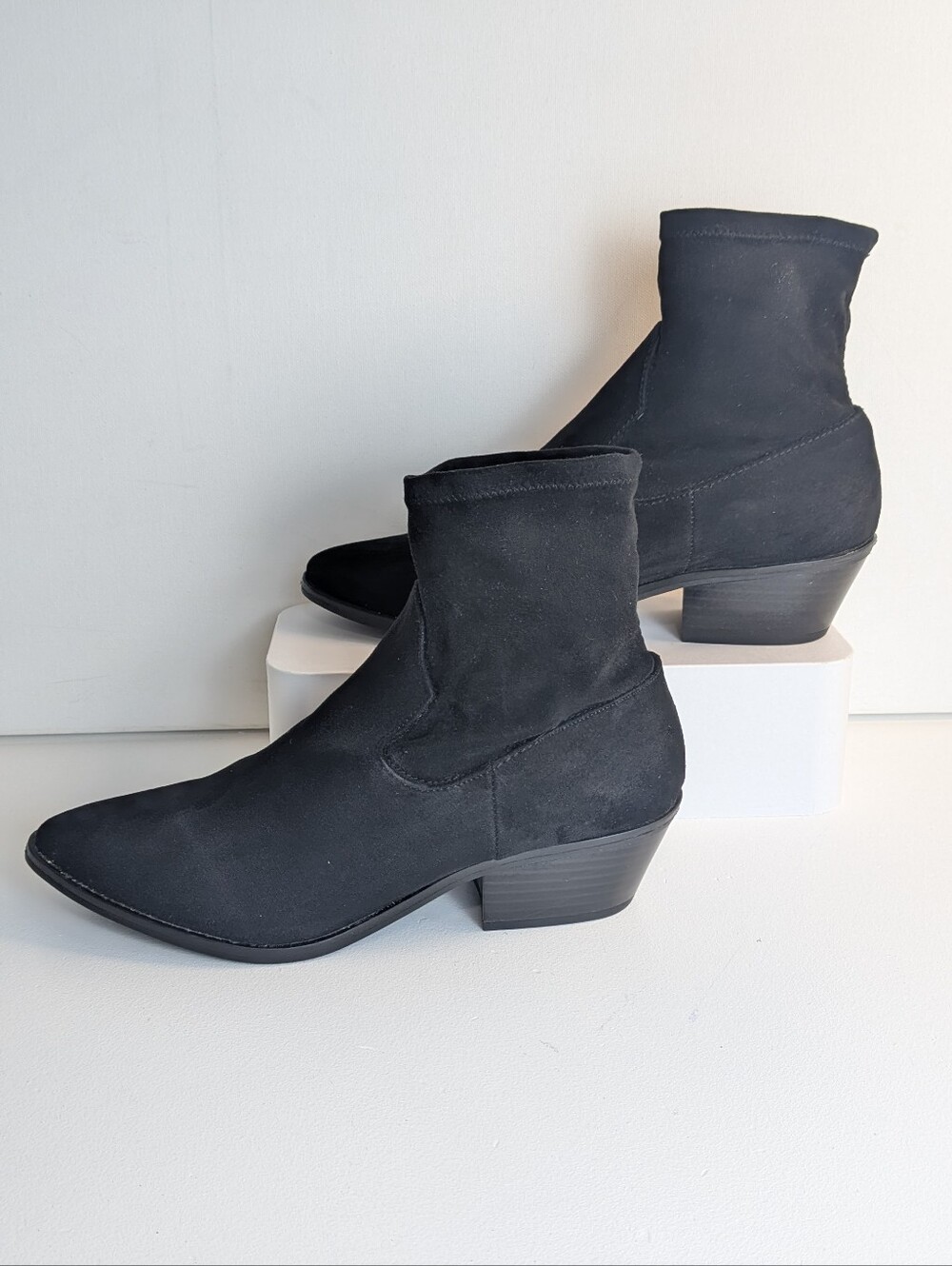 A New Day Womens Black Ankle Booties Sz 9 Pointed Toe Block Heel Zip Stretch